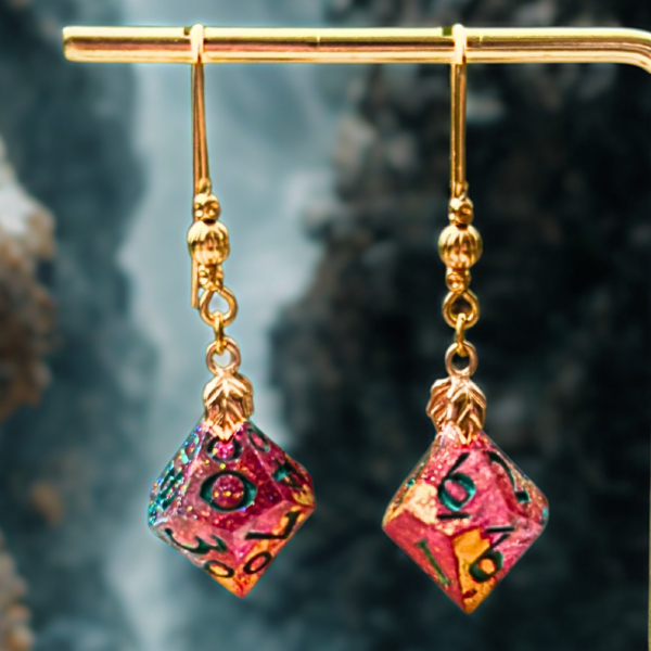 Boucles d'oreilles en dés D10 rose magenta et doré, modèle éclats de Drakheart