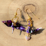 Détail des grues en papier washi des boucles d’oreilles Izumi kyû