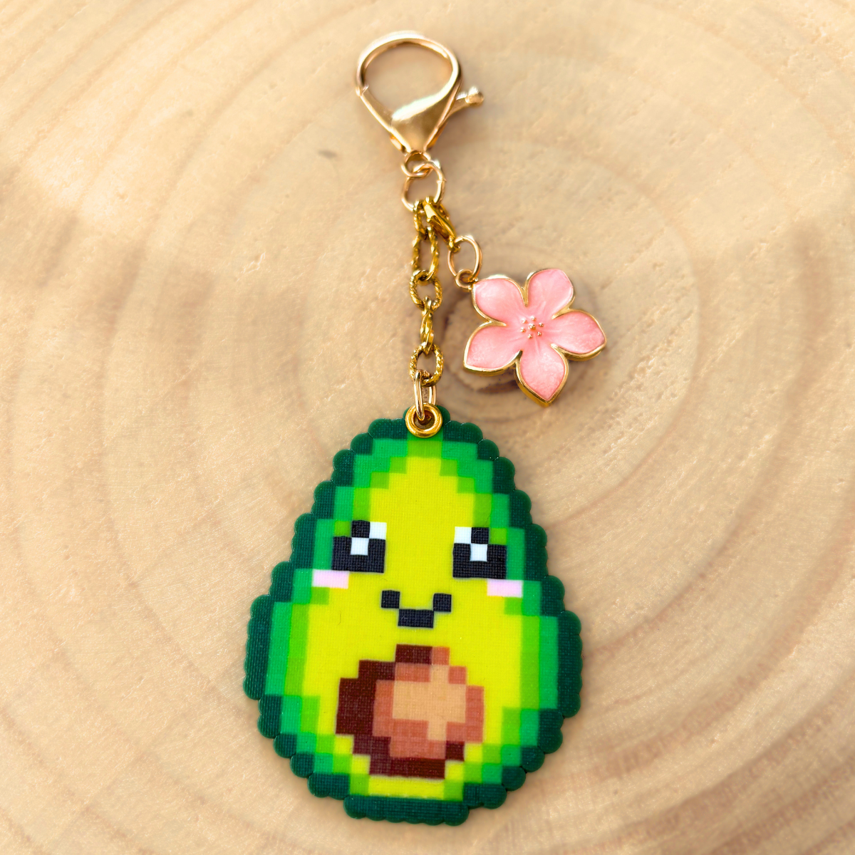 Porte-clé Avoki en pixel art représentant un avocat kawaii
