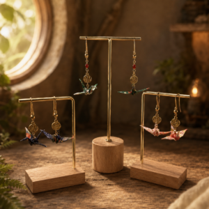 Boucles d'oreilles en origami, modèle porte-bonheur doré avec ses variations.