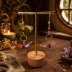 Boucles d’oreilles grues en origami violet et rouge avec une perle rouge, modèle Izumi jû-roku