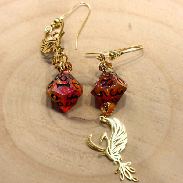 Phénix - Flammes éternelles, boucles d'oreilles dés jdr d10 asymétriques rouge feu avec phénix, détails.